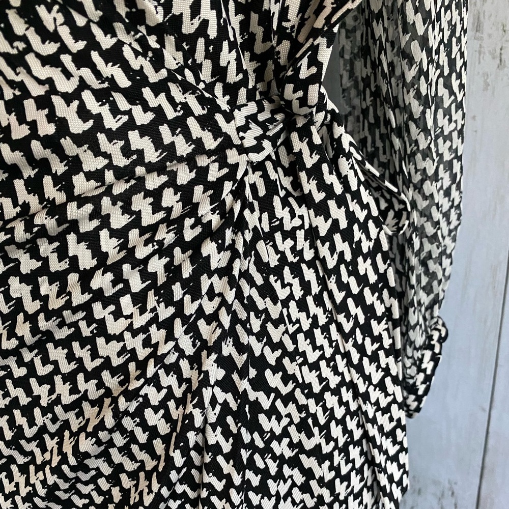 Diane Von Furstenberg Black and White Mini Wrap Dress - Picture 11 of 15
